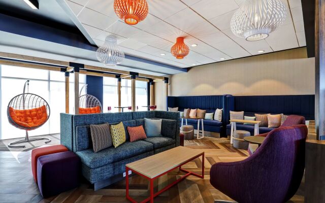 TRU BY Hilton Edmonton Windermere