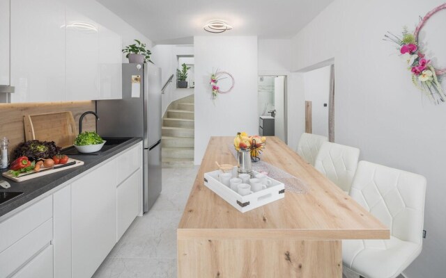 Amazing Home in Rovinj With Wifi and 4 Bedrooms