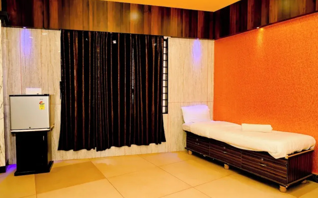 M K Arcade Hotel