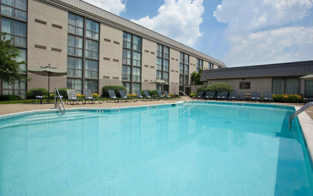 Holiday Inn Cincinnati-Riverfront by IHG