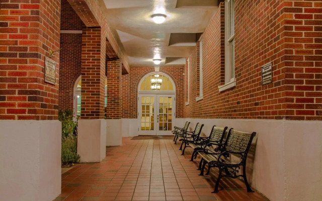Hassayampa Inn