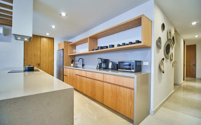 Pure Condos 304 By Lockey