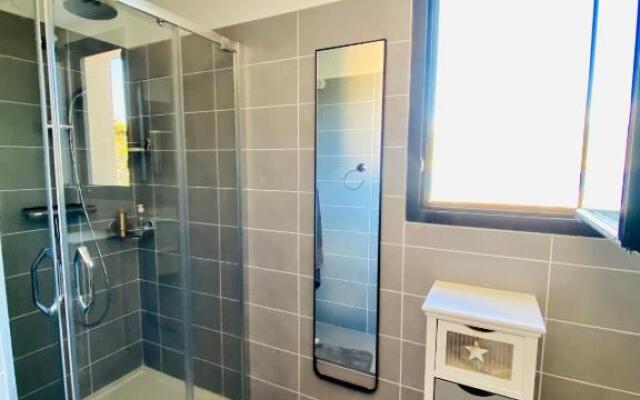 Appartement neuf tout confort en bord de mer