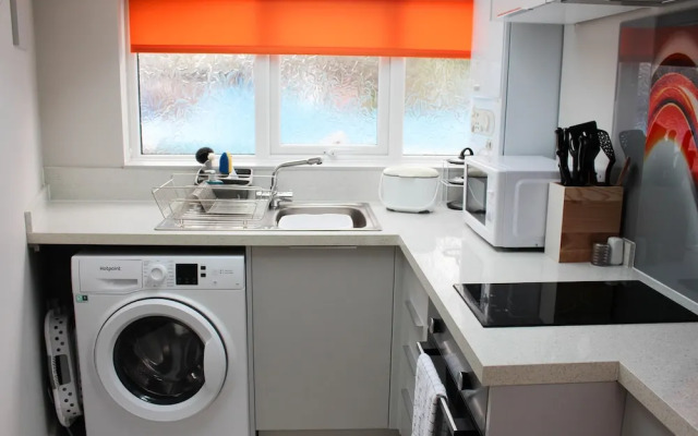 Perrys Impeccable 1-bed Apartment in Poole