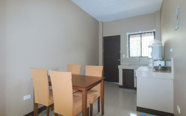 RedDoorz @ Aurea Apartelle