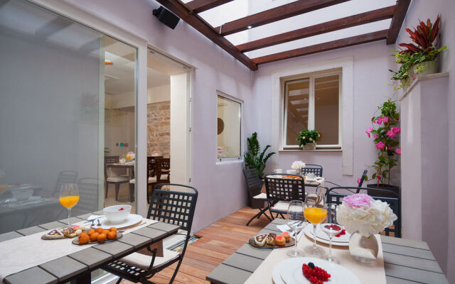 Antique Split Luxury Rooms