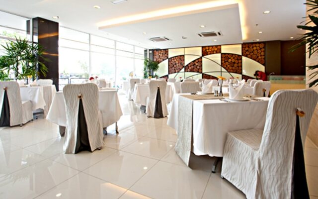 Pinetree Hotel