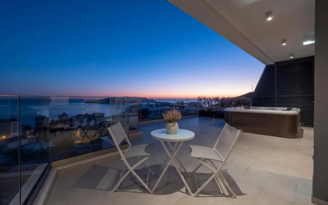Horizon Two Bedroom Penthouse Hot tub