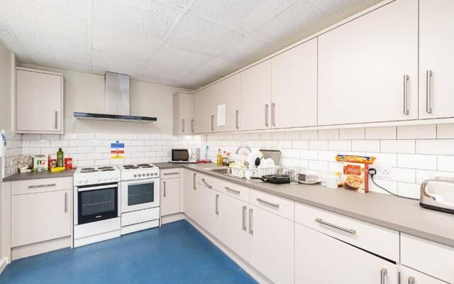 Modern Rooms And Studio In Westminster