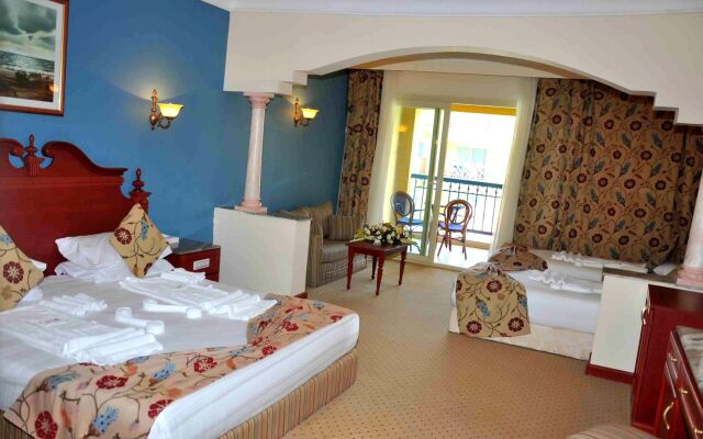 Titanic Palace - Families and Couples only