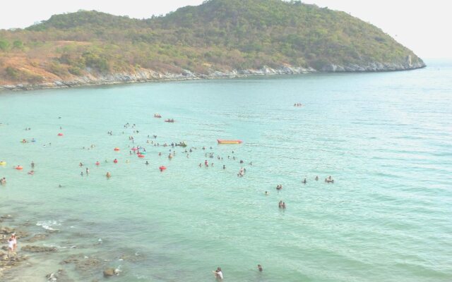 Sichang Sabaidee Holiday House