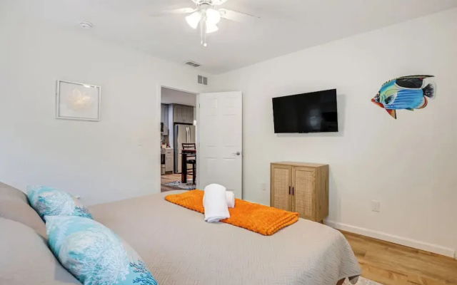 Walk to Beach: Getaway w/ Fire Pit in St Augustine