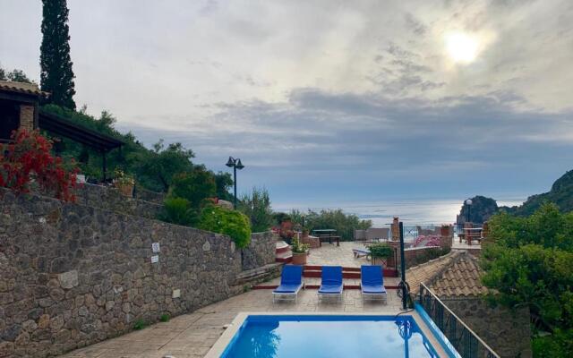 Ermones Odyssesas Bungalow