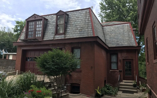 Vineyard Mansion & Carriage House Bed & Breakfast