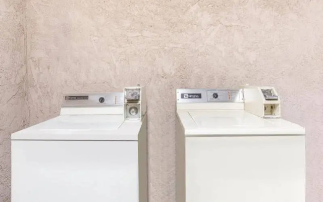 Super 8 Motel - Madera