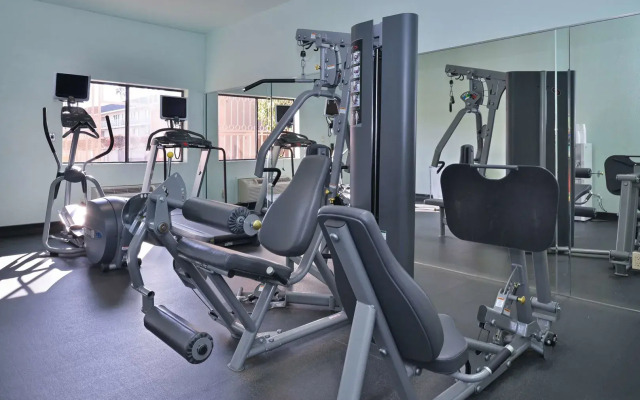 La Fuente Inn & Suites