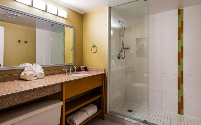 Best Western Premier Toronto Airport Carlingview Hotel