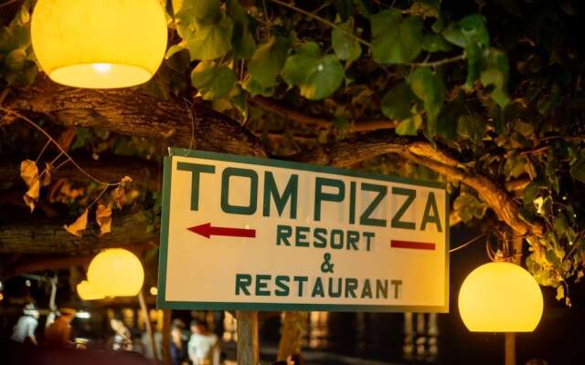 Tom Pizza Resort