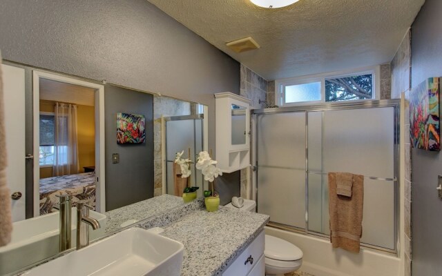 Hale Hokua O Nalu 3 Bedroom Home by Redawning