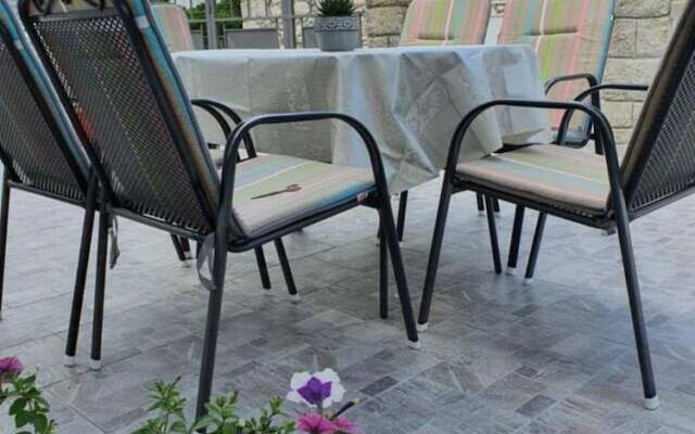 Rose - Central With Large Terrace and BBQ - A1