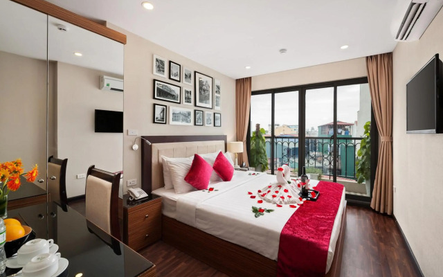 Golden Moon Suite Hotel
