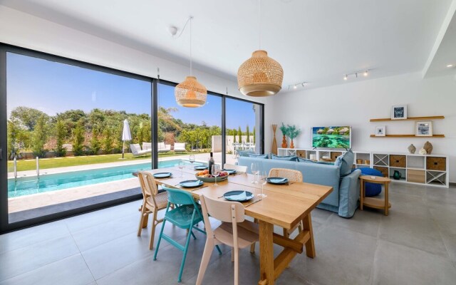 By The Beach - Blue Topaz Villa