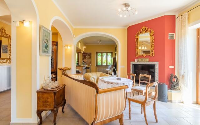 Villa With Private Pool and View of the Lake