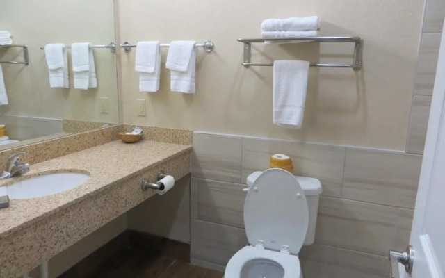 Scottish Inn & Suites