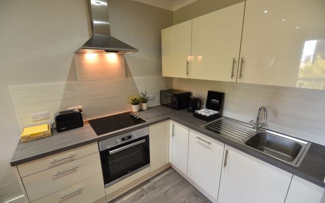 First - Meadowbank House Apartment