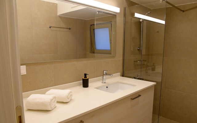 Uni Island City Suites