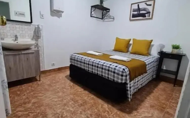 M-A Catrachos Rooms