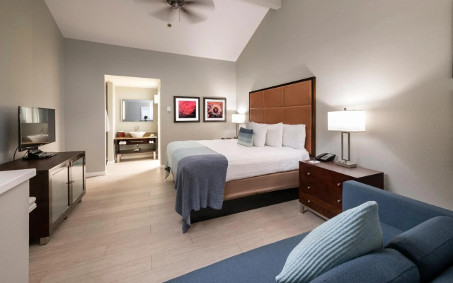 Mariposa Inn & Suites