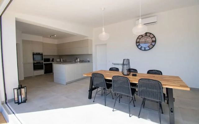 Pomba Beautifully Renovated With Heated Pool