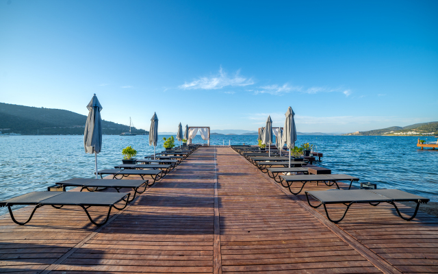Moyo Beach Hotel