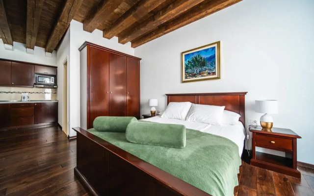 SUNce Palace Apartments with free offsite parking