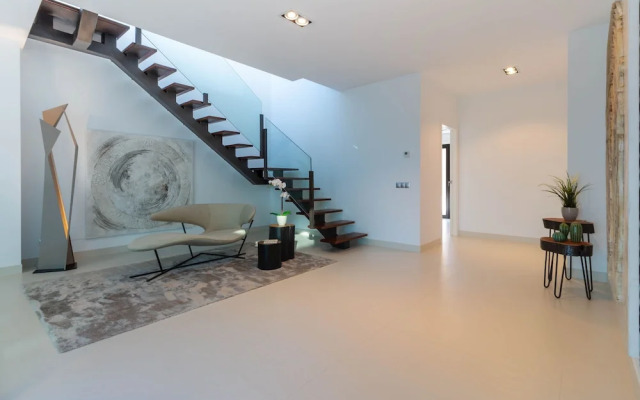 Montblau in Buger With 4 Bedrooms and 5 Bathrooms