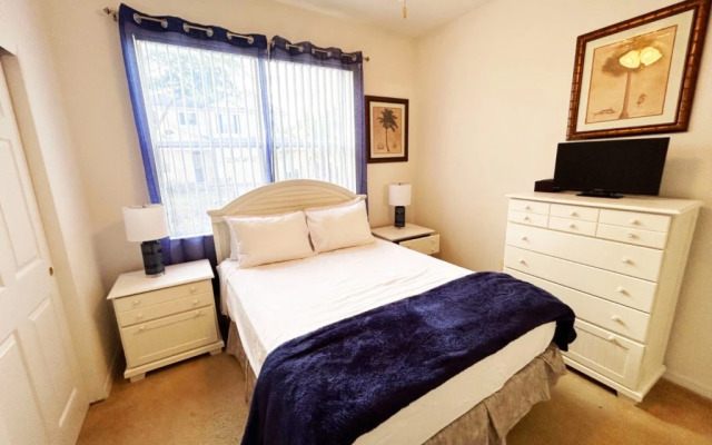 1132 Two En Suites, Davenport, US