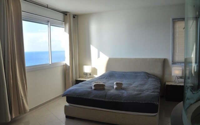 Isra Home Luxury Apartment with Sea View