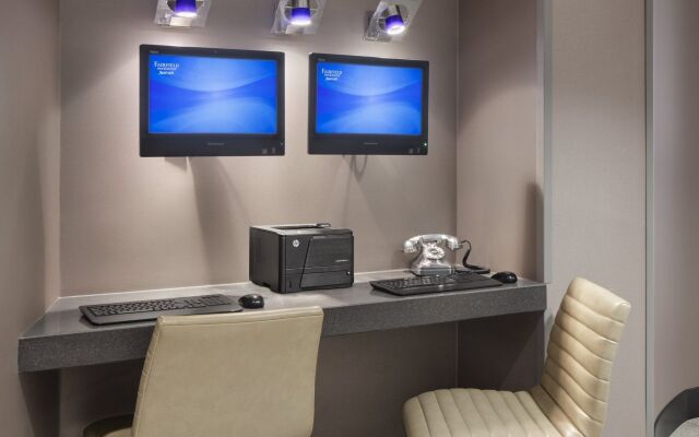 Fairfield Inn & Suites Chicago Downtown / Magnificent Mile