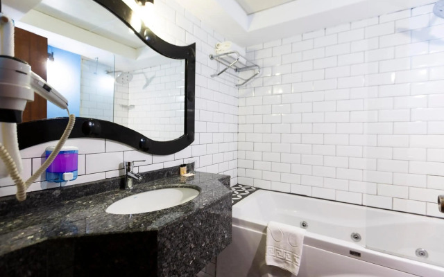 Mene City Hotel