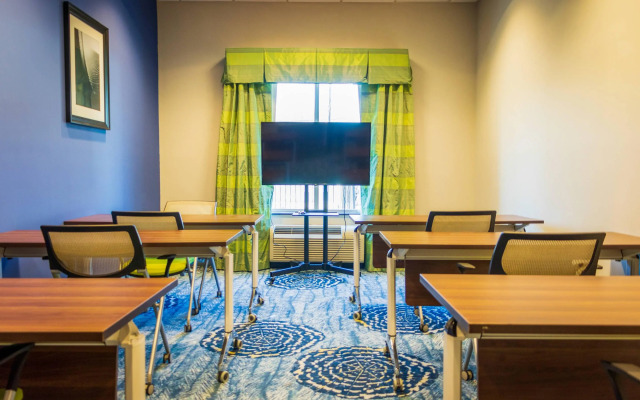 Comfort Inn & Suites Plainville-Foxboro