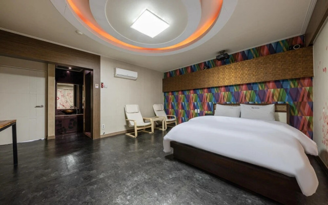 Q9 Motel Gumi