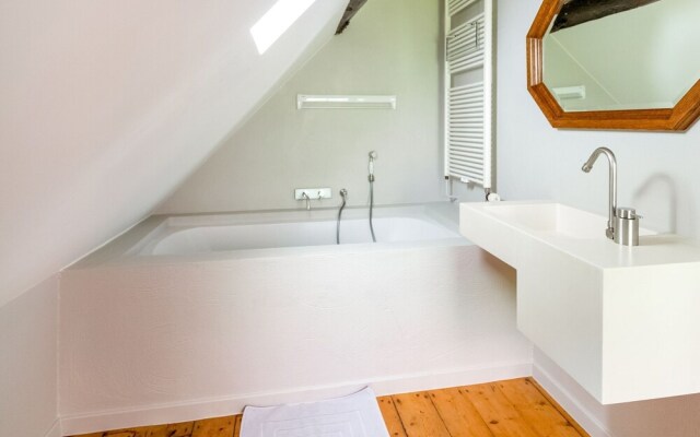 Boutique Holiday Home in Kruibeke with Garden
