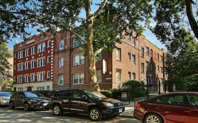 Modern & Stylish 3BR Apt in Rogers Park