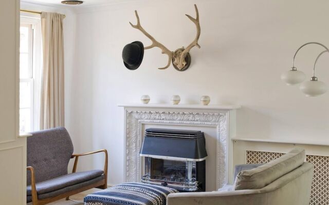 Traditional 2-bed Apartment Notting Hill