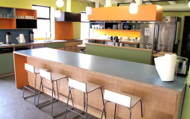 HI Seattle at the American Hotel