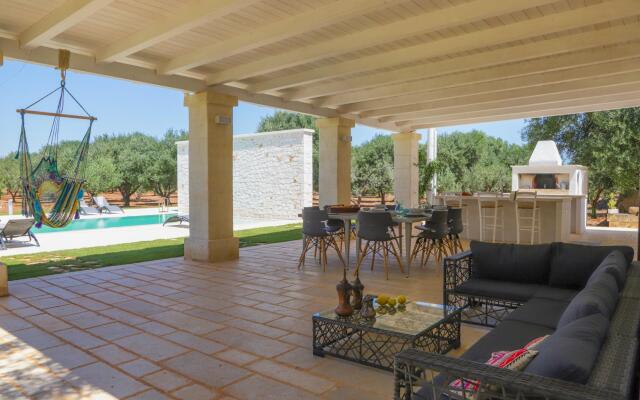 TD Villa Ricchiari Traditional Villa With Designer Pool
