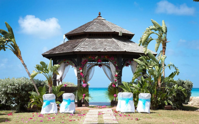 Blue Waters Resort & Spa