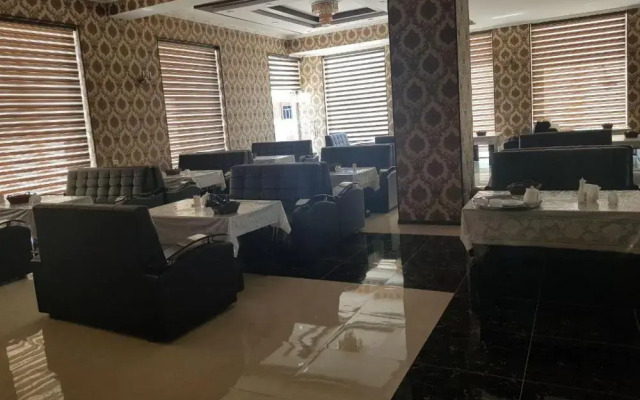 Гулистон Гранд