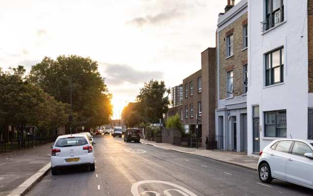 The Margravine Maisonette - Modern & Bright 2bdr Flat